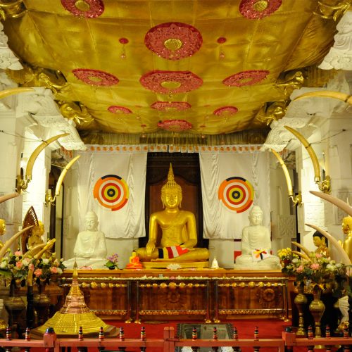 Temple-Sacred-Tooth-Relic-kandy-sri-lanka (1)