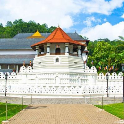 temple-of-the-sacred-tooth-relic-kandy